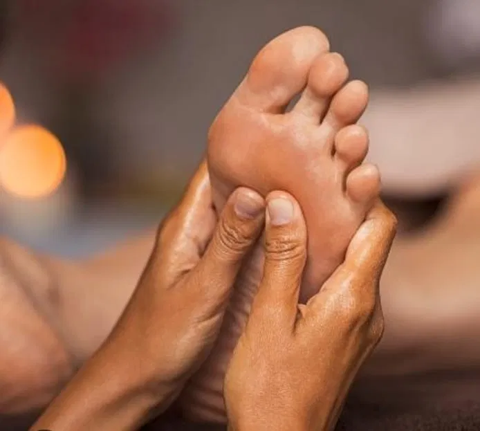 Massagem podal terapêutica